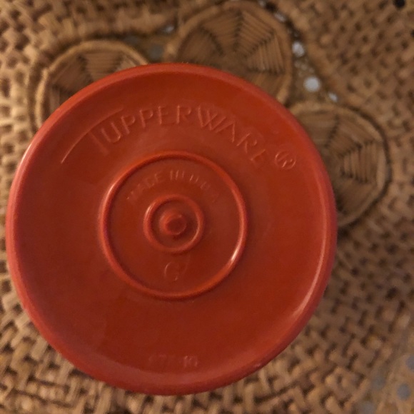 Red Tupperware 873 Tumbler with Lid 297 - Picture 5 of 6